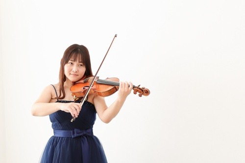 教室でのバイオリンレッスンの様子